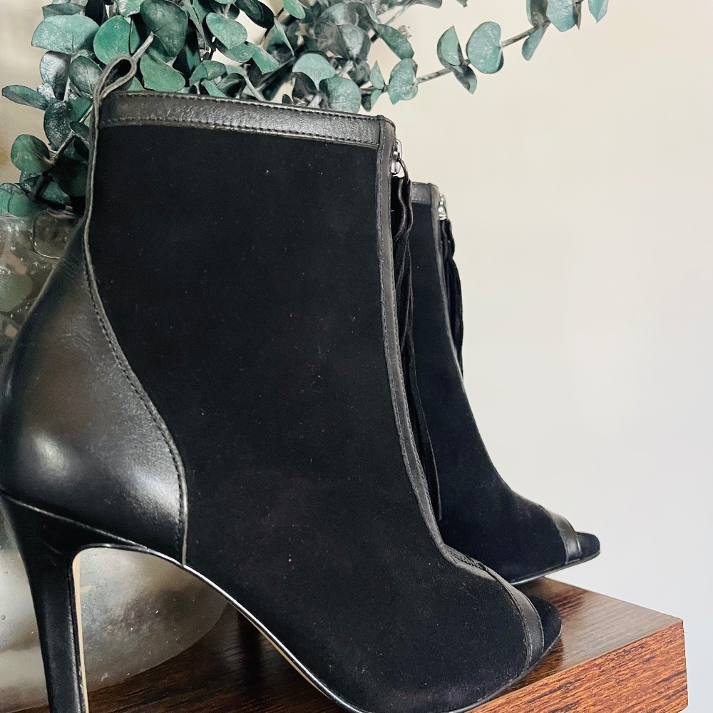 Beautiful Saks fifth Avenue booties - Picture 1 of 6